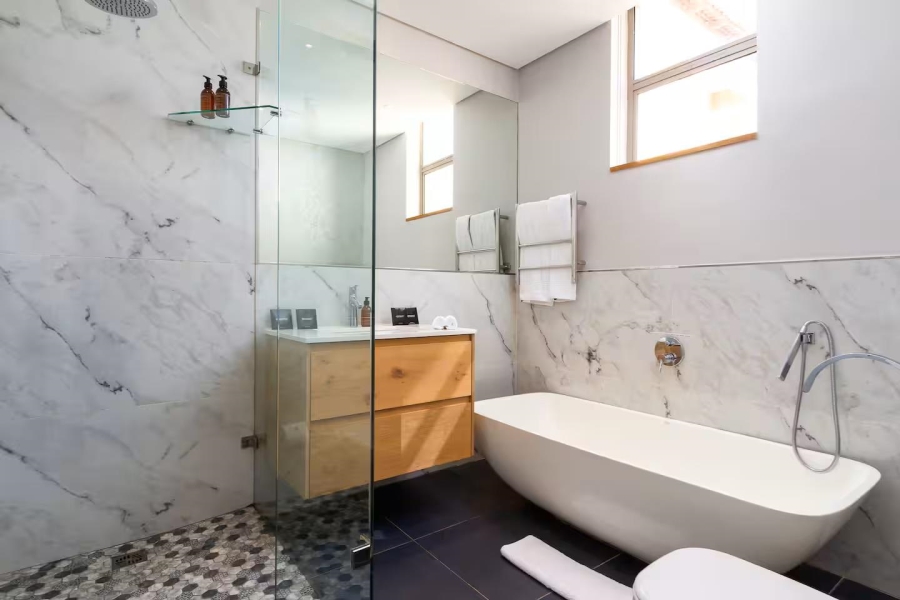 5 Bedroom Property for Sale in Fresnaye Western Cape